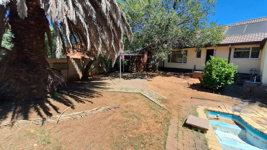 4 Bedroom Property for Sale in Pellissier Free State